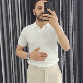 Sade ve Şık Beyaz Triko Tişört