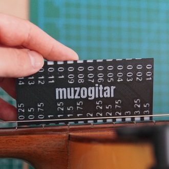 Gitar tel yüksekliği cetveli