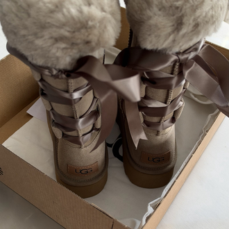 UGG Mini Bailey Bow Vizon