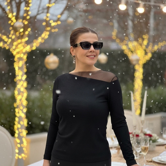 Siyah Tül Detaylı Üst