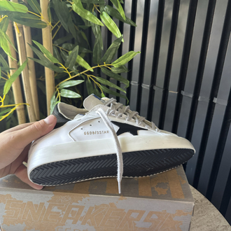 Golden Goose “White/Black” ⭐️