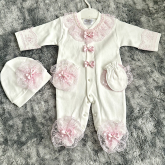 Kız Bebek Ppembe Dantelli ve İncili Mevlüt Tulumu - 3 Parça Set