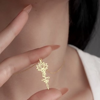 Navan 925 Ayar Gümüş Lotus Çiçeği ve Kaligrafik Desenli Kolye (Gold, Silver ve Rose)
