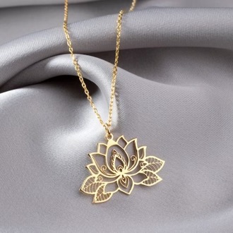 Navan Detaylı Lotus Çiçeği Kolye – 925 Ayar Gümüş