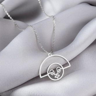 Minimalist Yüz Figürlü Kolye – 925 Ayar Gümüş