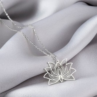 Navan Detaylı Lotus Çiçeği Kolye – 925 Ayar Gümüş