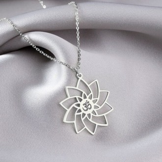 Navan 925 Ayar Gümüş Lotus Çiçeği ve Om Sembolü Kolye (Gold, Silver ve Rose)