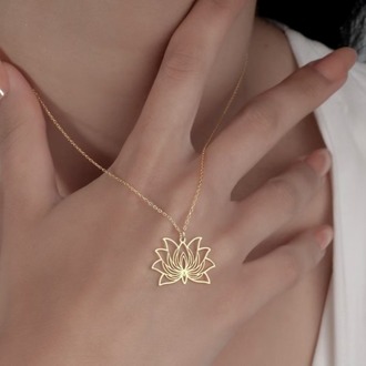 Navan Detaylı Lotus Çiçeği Kolye – 925 Ayar Gümüş