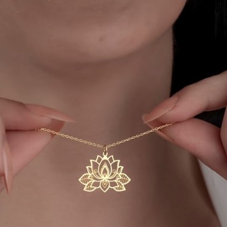 Navan Detaylı Lotus Çiçeği Kolye – 925 Ayar Gümüş