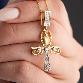 Scarab & Ankh Kolye – Antik Mısır Yaşam Anahtarı Altın Kaplama Çelik Kolye