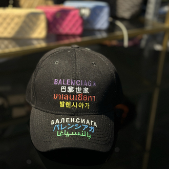 Balenciaga şapka