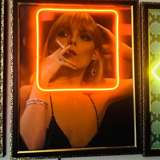 Neon Yazılı Glowart Tablo