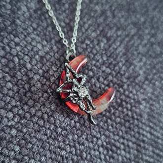 Blood Moon Kolye
