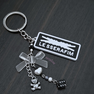 Le Sserafim Anahtarlık v2