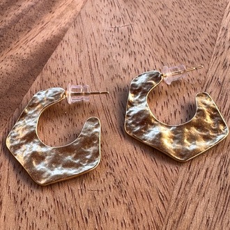 Organik Form Gold Küpe | Dokulu Geometrik Minimal Kadın Küpe