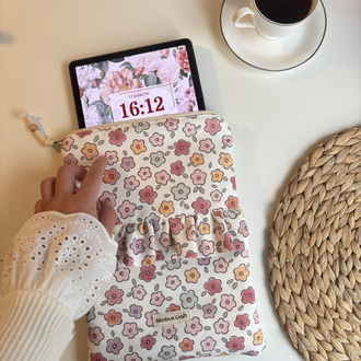 Fırfırlı fermuarlı kitap ve tablet çantası