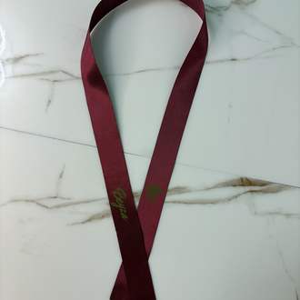 Bordo nişan kurdelesi