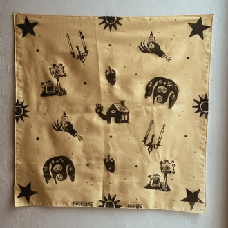 Sarı El Baskısı Linol Bandana – 50 × 50 cm