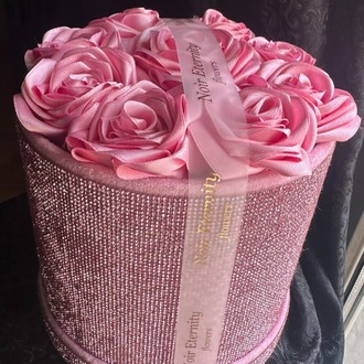 Pembe Kadife Kutuda Taş Kaplama 9’lu Pembe Gül | Özel Tasarım Hediye