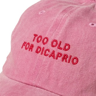 Nakışlı Pembe Şapka Too Old For Dicaprio Eskitme Kumaşlı ve Fuşya Nakışlı Şapka