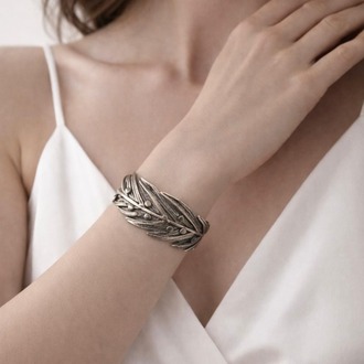 Helena Laurel Cuff