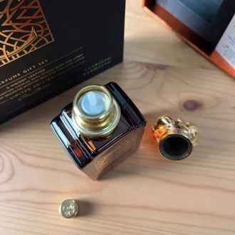 clive christian c woody leather with oudh intense edp 10 ml 