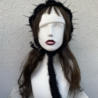 spiked bonnet