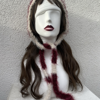 striped bonnet with metal charms ⛓️
