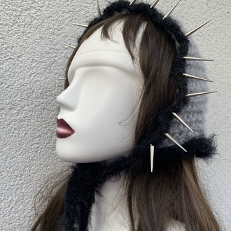 spiked bonnet