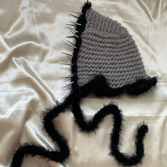 spiked bonnet