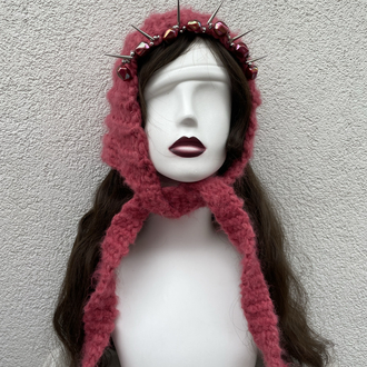 spiked bonnet
