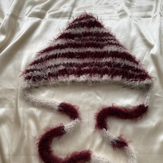 striped bonnet with metal charms ⛓️