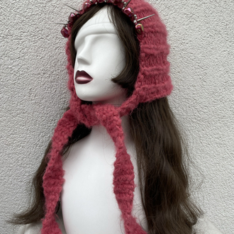 spiked bonnet
