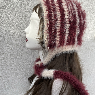 striped bonnet with metal charms ⛓️