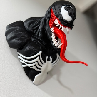 Venom XL Büst – 28 cm | Standlı & Duvara Monte Seçenekli
