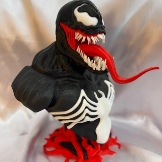Venom XL Büst – 28 cm | Standlı & Duvara Monte Seçenekli