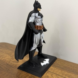 Batman Figürü – 20 cm (Standlı)