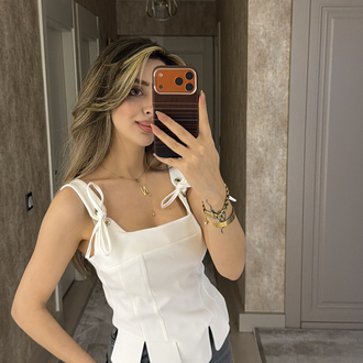 Beyaz korse bluz