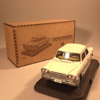 Devrim Arabası 1/18 model