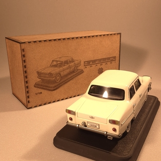 Devrim Arabası 1/18 model