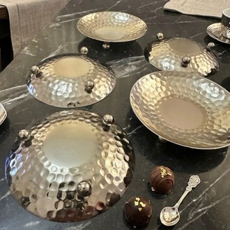 6'lı Gümüş Metal Ayaklı Çerezlik & Lokumluk - Dövme Desenli Şık Kahve Yanı Sunum Kasesi