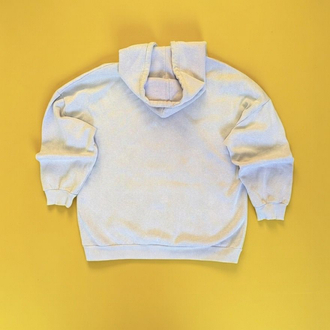 Mor hoodie Oversize kalıp Kanguru cep Günlük kombinlere uyumlu.
