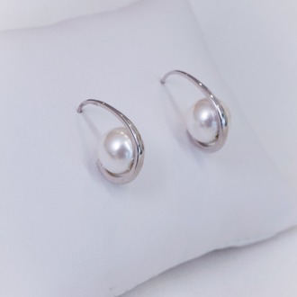 Lunar Embrace Pearls Küpe