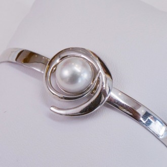 Lunar Embrace Pearl Bileklik