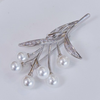 Dewdrop Bloom Broş