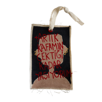Artık Kafamın Çektiği Kadar Yaşıyorum Charm