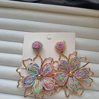 Pirinç Gökkuşağı Renkli Çiçek Model Küpe