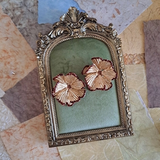 Pirinç Gold Renkli Lotus Çiçeği Küpe 