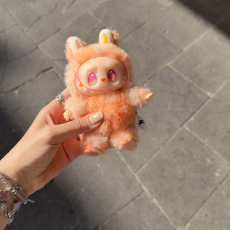 Labubu baby turuncu