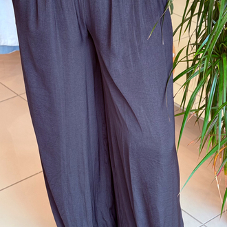 Beli Lastikli Dökümlü Siyah Pantolon
